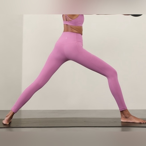 ATHLETA Transcend High Rise 7/8 Legging Lotus
Medium Brand NEW - Picture 2 of 3